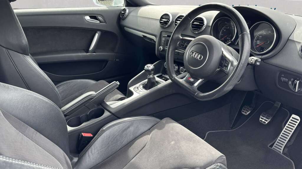 Audi TT 2.0T Fsi Black Edition 2012 White #3