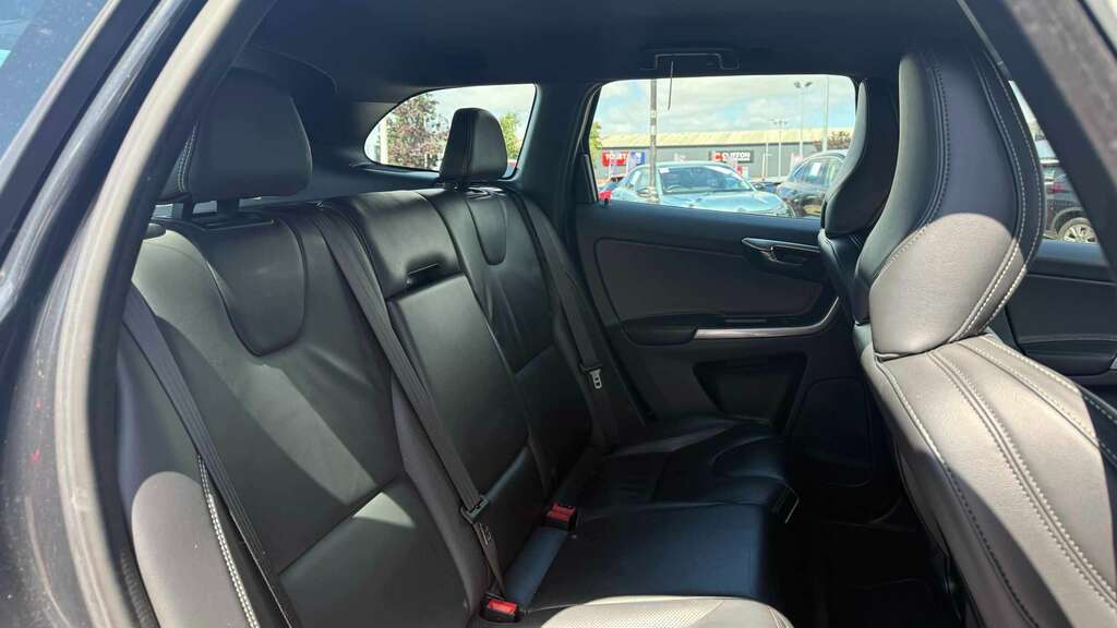 Volvo XC60 Volvo Estate D5 220 Se Lux Nav Awd White #10