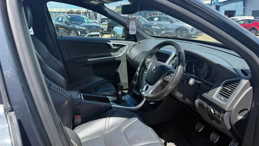 Volvo XC60 Volvo Estate D5 220 Se Lux Nav Awd White #12