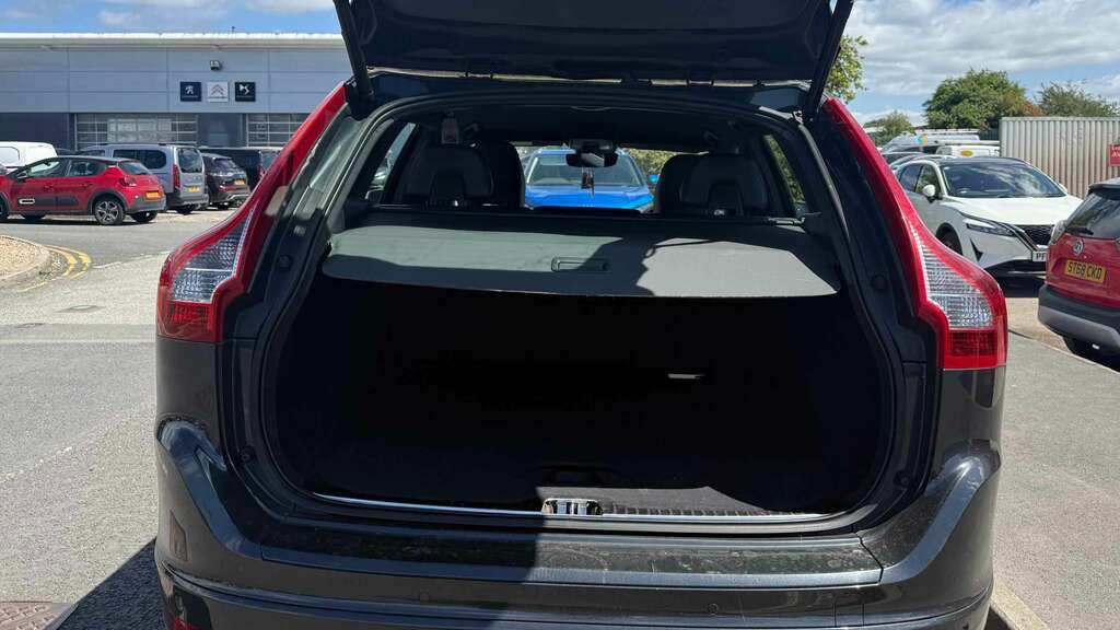 Volvo XC60 Volvo Estate D5 220 Se Lux Nav Awd White #8
