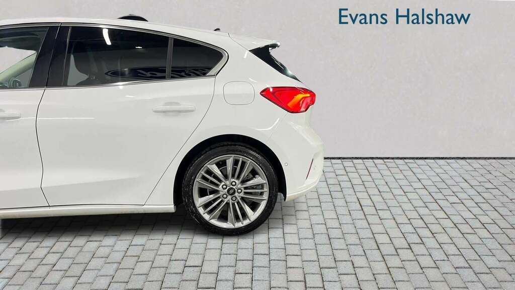 Ford Focus 1.5T Ecoboost Vignale Estate Euro White #9