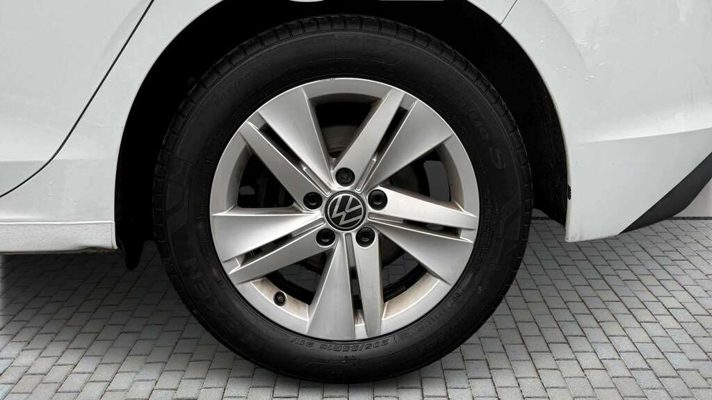 Volkswagen Golf 1.5 Tsi 150 Life 2021 NL71USG White #6