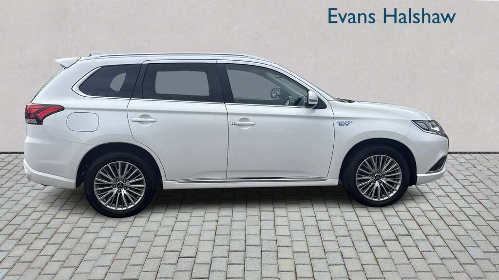 Mitsubishi Outlander 2.4 Phev Design 2020 White #4