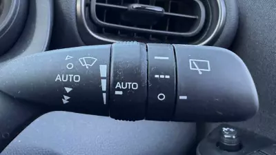 Toyota Yaris 1.5 Hybrid Icon Cvt Silver #17