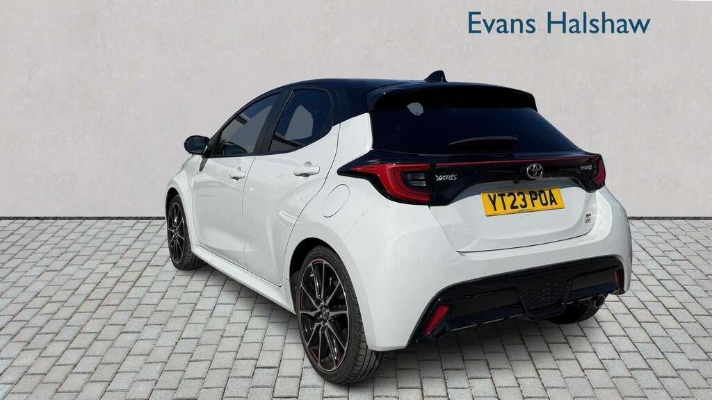 Toyota Yaris 1.5 Hybrid Gr Sport Cvt 2023 Grey #5