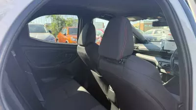 Toyota Yaris 1.5 Hybrid Icon Cvt Silver #11