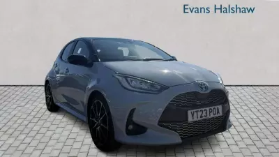 Toyota Yaris 1.5 Hybrid Icon Cvt Silver #1