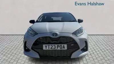 Toyota Yaris 1.5 Hybrid Icon Cvt Silver #2