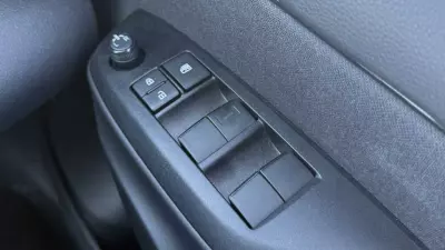 Toyota Yaris 1.5 Hybrid Icon Cvt Silver #20
