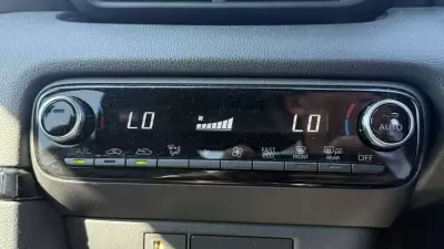 Toyota Yaris 1.5 Hybrid Icon Cvt Silver #21