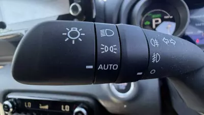 Toyota Yaris 1.5 Hybrid Icon Cvt Silver #18