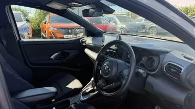 Toyota Yaris 1.5 Hybrid Icon Cvt Silver #12