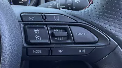 Toyota Yaris 1.5 Hybrid Icon Cvt Silver #16