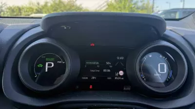 Toyota Yaris 1.5 Hybrid Icon Cvt Silver #19
