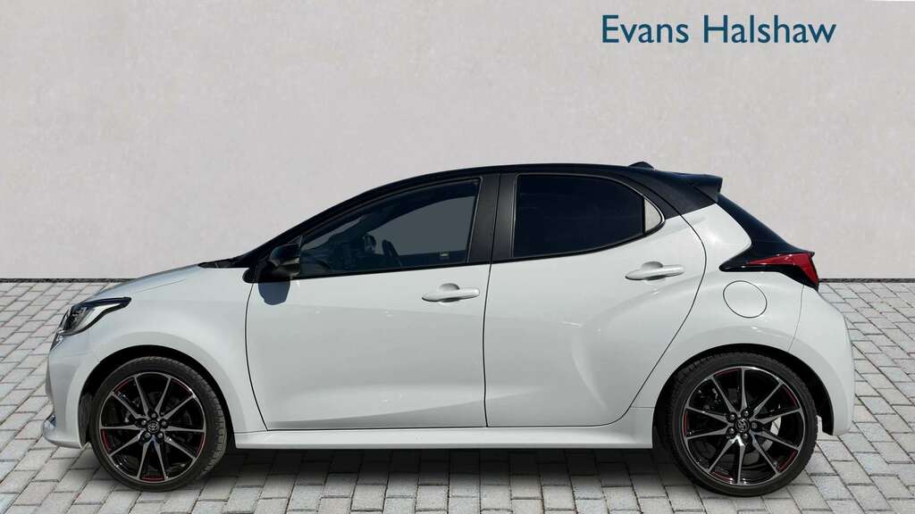 Toyota Yaris 1.5 Hybrid Gr Sport Cvt 2023 Grey #4