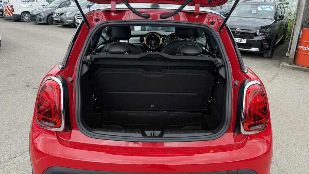 Mini Hatch 1.5 Cooper Exclusive 2023 MA72KOJ Red #4