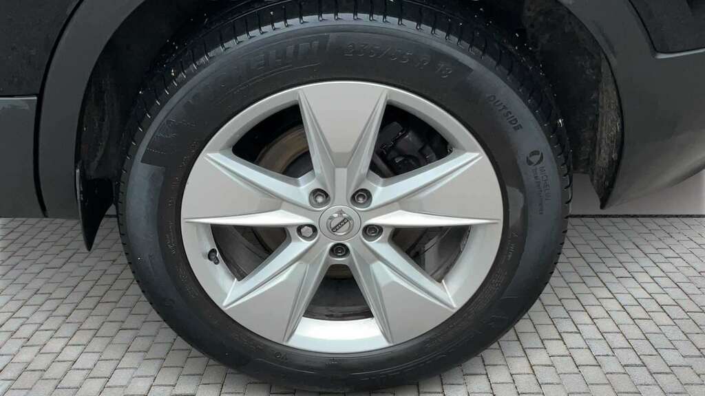 Volvo XC40 2.0 B3p Core 2022 Black #4