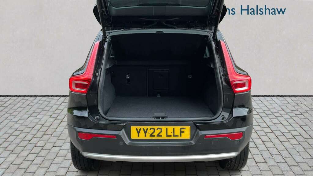 Volvo XC40 2.0 B3p Core 2022 Black #5