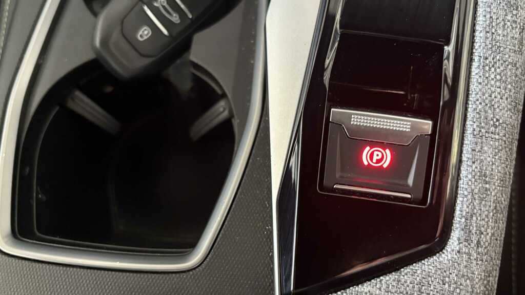 Peugeot 3008 1.6 12.4Kwh Allure Plug-in E-eat Black #23