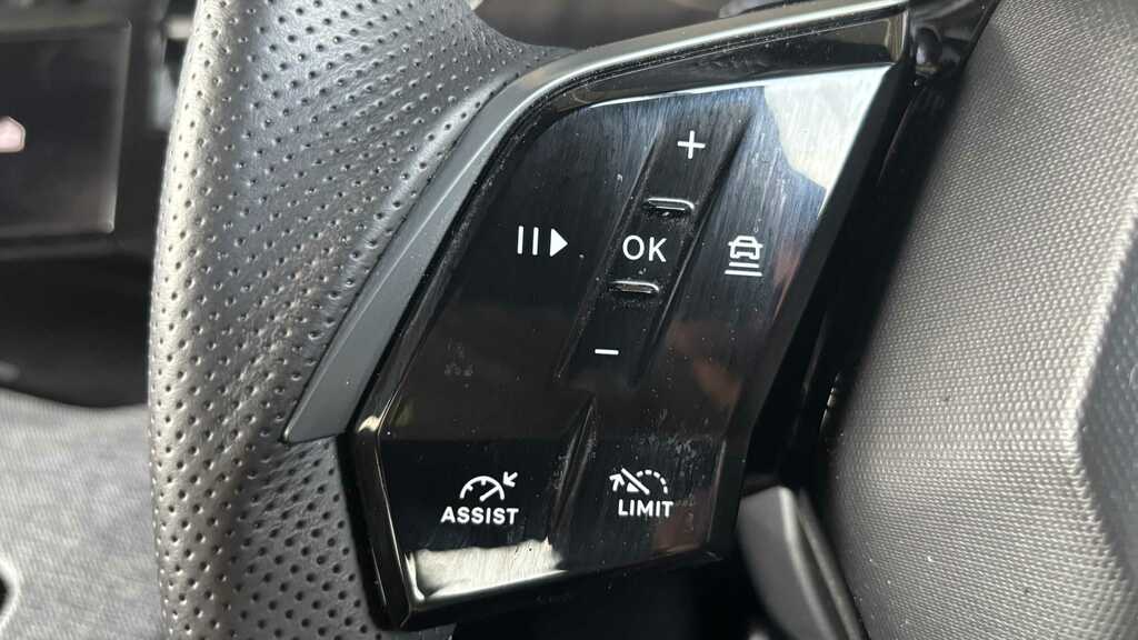Peugeot 3008 1.6 12.4Kwh Allure Plug-in E-eat Black #17