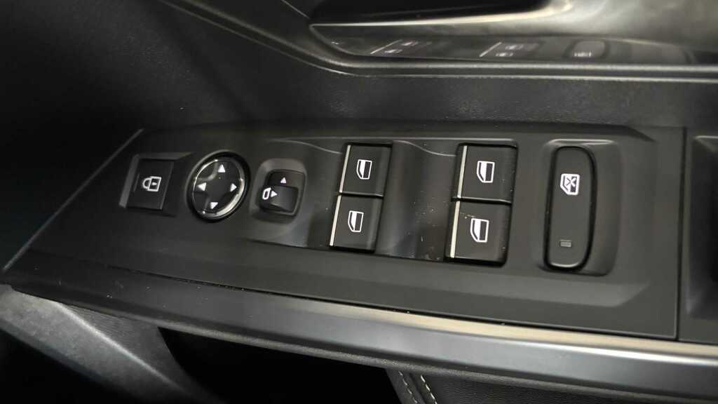 Peugeot 3008 1.6 12.4Kwh Allure Plug-in E-eat Black #24