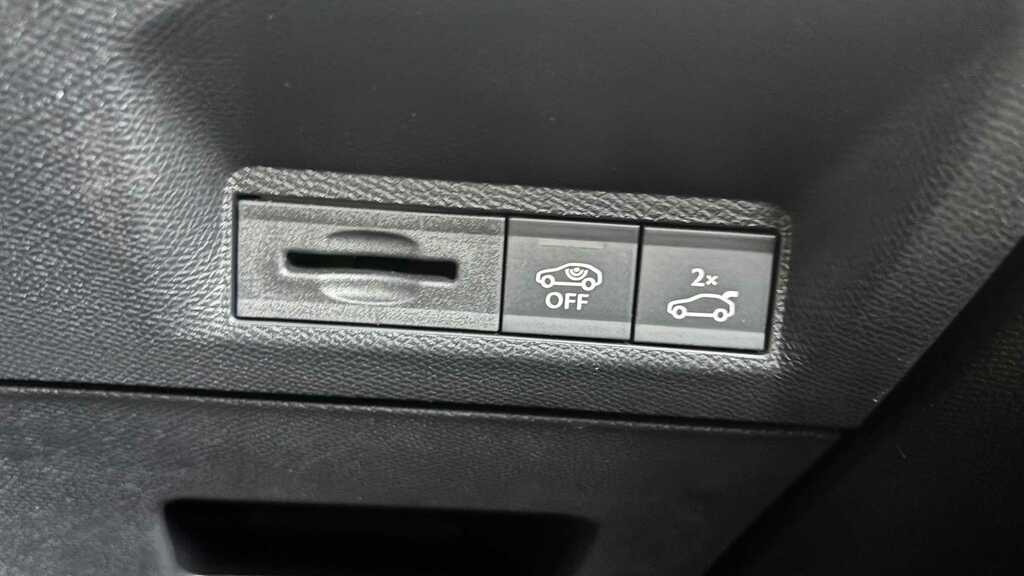 Peugeot 3008 1.6 12.4Kwh Allure Plug-in E-eat Black #25