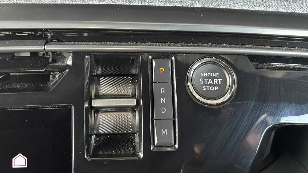 Peugeot 3008 1.6 12.4Kwh Allure Plug-in E-eat Black #26