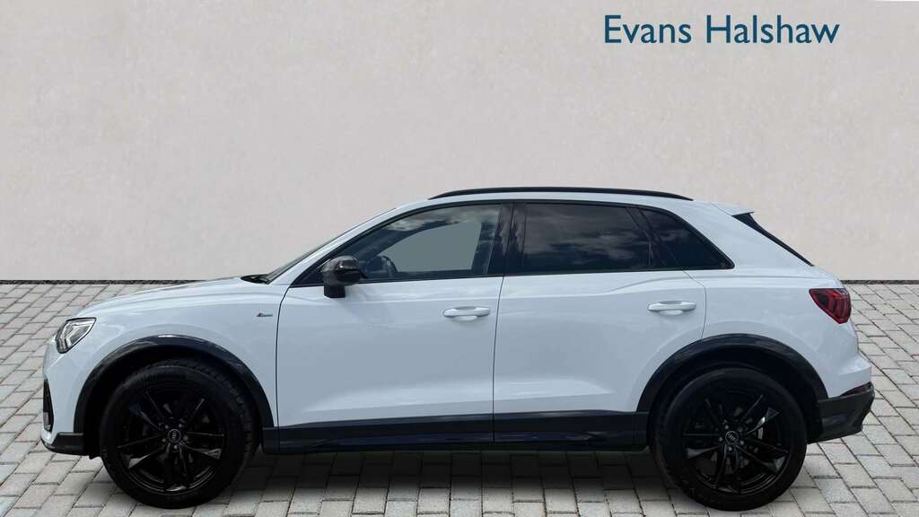 Audi Q3 35 Tfsi Black Edition S Tronic 2022 FD72AWN White #4