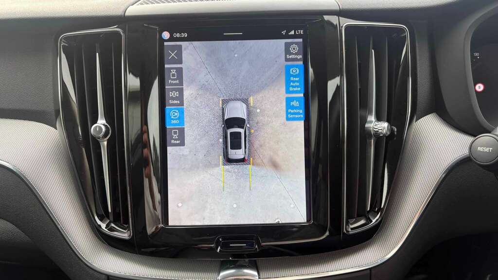 Volvo XC60 2.0H T8 Recharge 18.8Kwh Ultimate Dark Plug-in Awd YR73GAX Blue #9