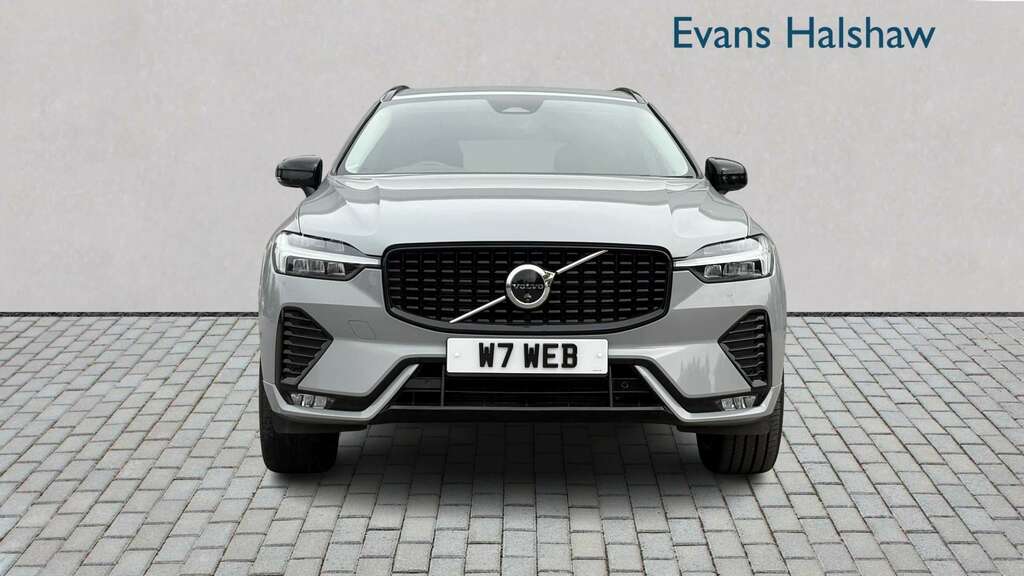 Volvo XC60 2.0 B4d Plus Dark Awd Geartronic 2023 Grey #4