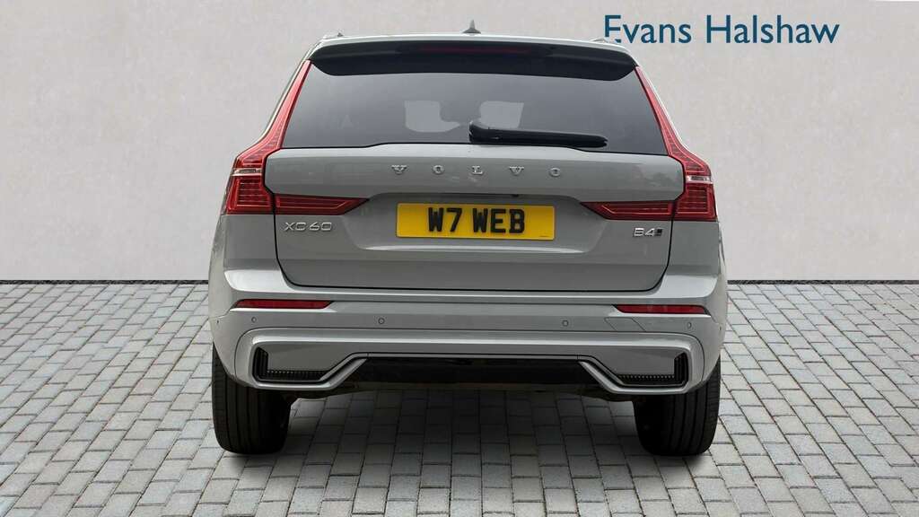 Volvo XC60 2.0 B4d Plus Dark Awd Geartronic 2023 Grey #6