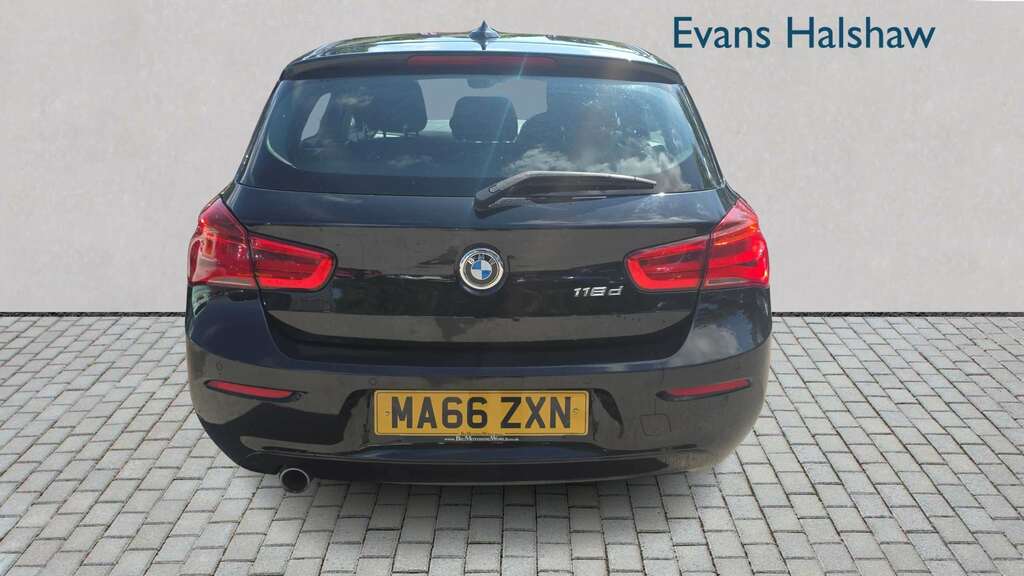 BMW 1 Series 116D Efficientdynamics Plus 2016 Black #2