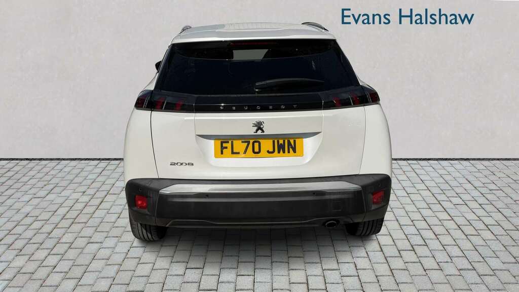 Peugeot 2008 1.5 Bluehdi Allure Premium 2020 White #4