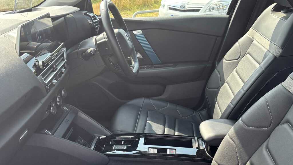 Citroen e-C4 100Kw Shine Plus 50Kwh 2023 Black #3