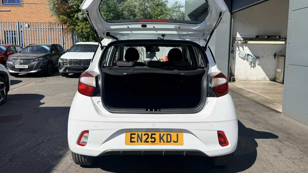 Hyundai I10 1.0 63 Advance Nav 2025 White #5