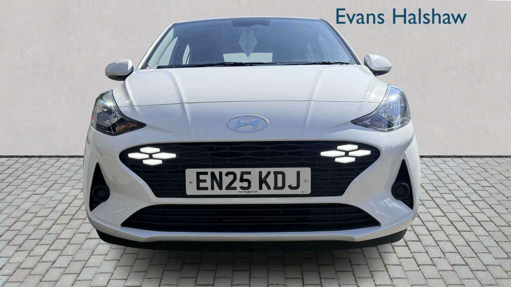 Hyundai I10 1.0 63 Advance Nav 2025 White #3