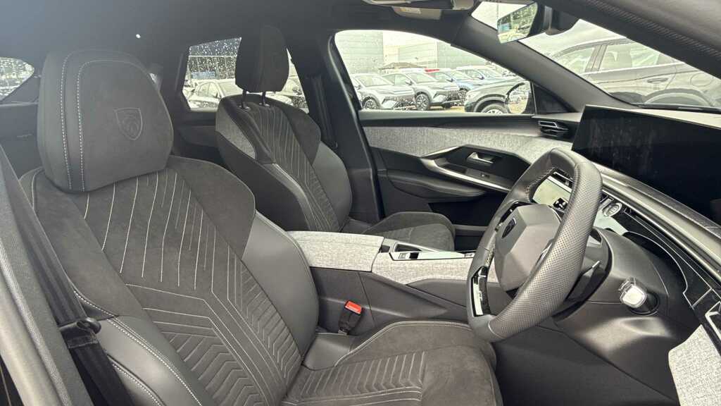 Peugeot 3008 157Kw Gt 73Kwh 2024 Black #2