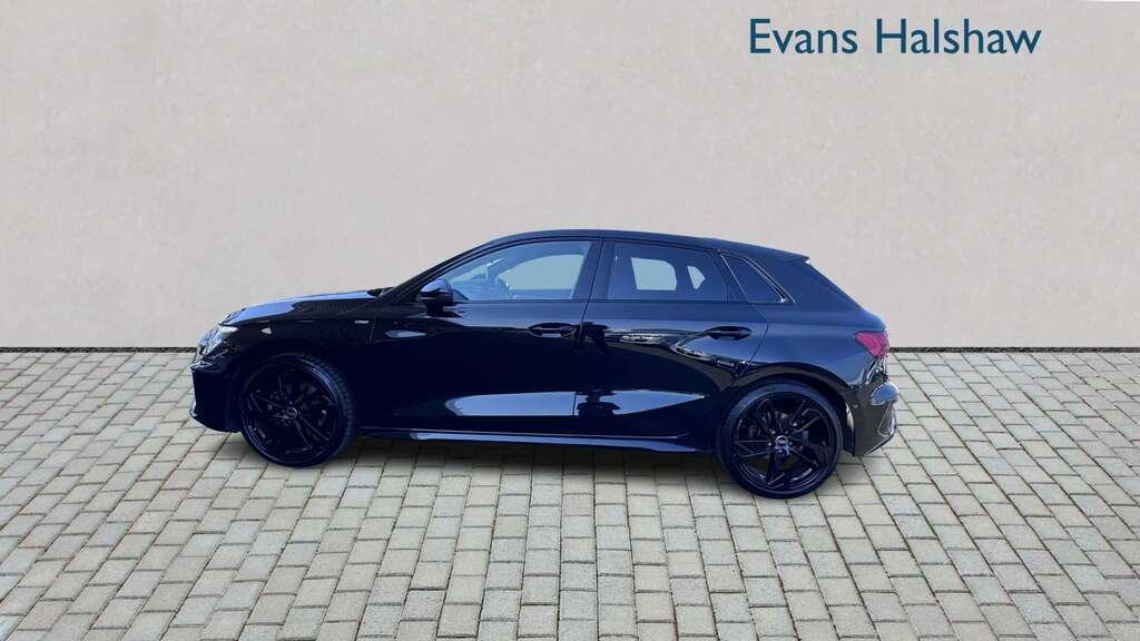 Audi A3 35 Tfsi Black Edition S Tronic 2023 SJ73KPG Black #4