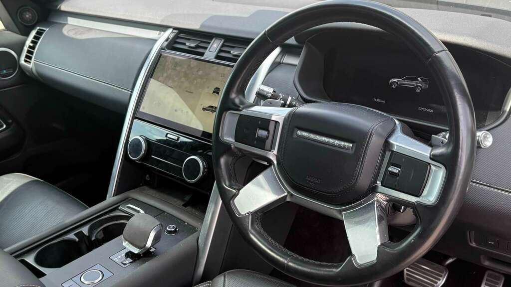 Land Rover Discovery 3.0 D300 R-dynamic Hse 2021 Black #2