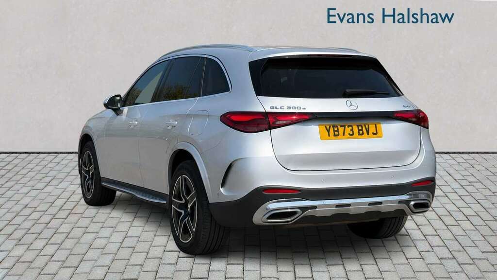 Mercedes-Benz GLC Class 300E 4Matic Amg Line 9G-tronic 2024 Silver #2