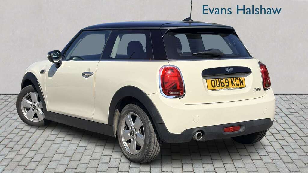 Mini Hatch 1.5 Cooper Classic II 2019 OU69KCN White #2