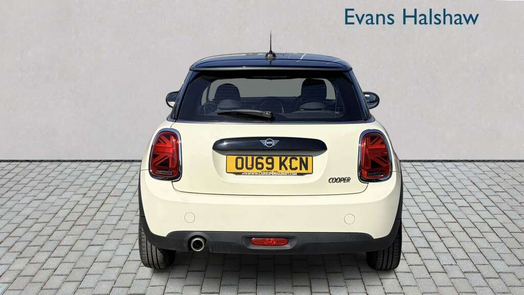 Mini Hatch 1.5 Cooper Classic II 2019 OU69KCN White #5