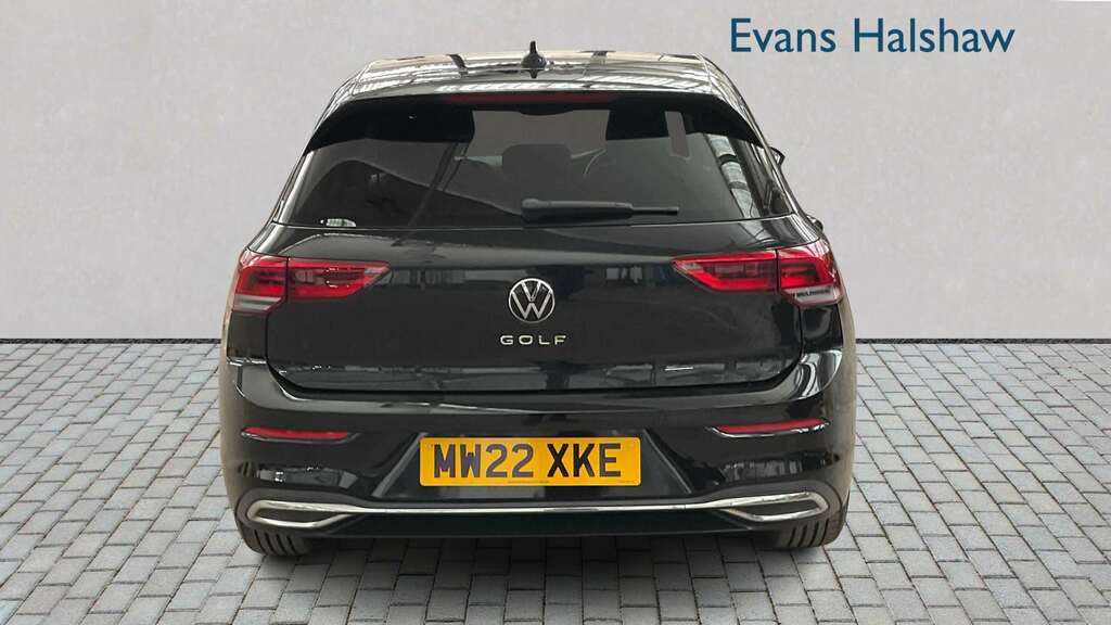 Volkswagen Golf 1.5 Tsi 150 Active 2022 MW22XKE Black #4