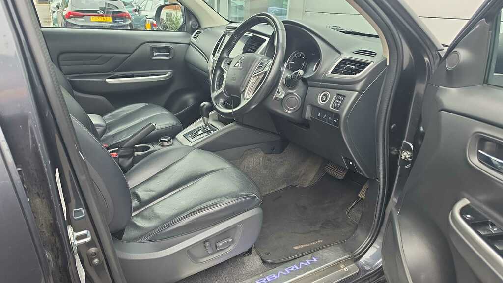 Mitsubishi L200 Double Cab Di-d 150 Barbarian 4Wd 2020 Grey #4