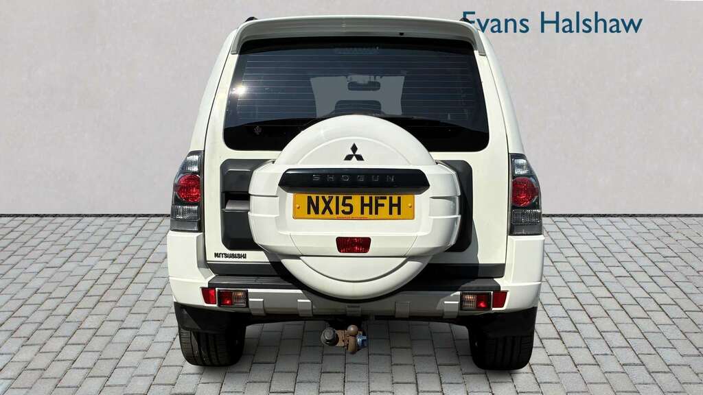 Mitsubishi Shogun 3.2 Di-dc 197 Barbarian 2015 White #6