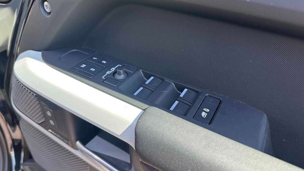 Land Rover Defender 110 2023 110 3.0 D300 Hse 7 Seats Mhev 4Wd Grey #16