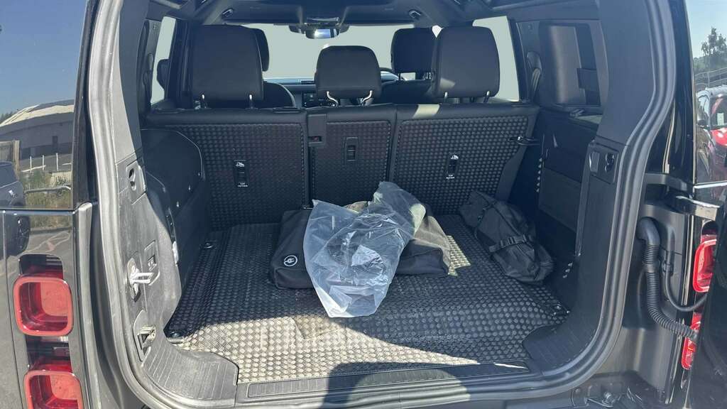 Land Rover Defender 110 2023 110 3.0 D300 Hse 7 Seats Mhev 4Wd Grey #7