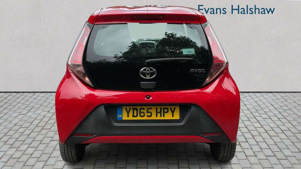 Toyota Aygo 1.0 Vvt-i X-play 2015 Red #5