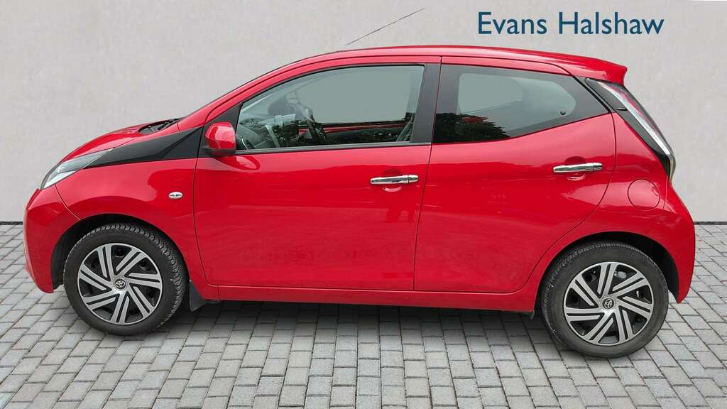 Toyota Aygo 1.0 Vvt-i X-play 2015 Red #3