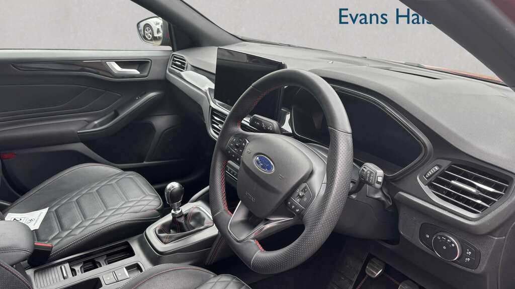 Ford Focus 1.0 Ecoboost Hybrid Mhev St-line X 2024 KP24NVX Red #4